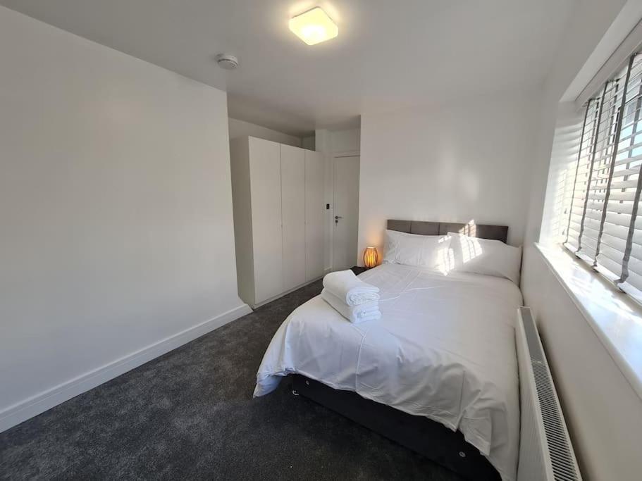 Elm Park Cheerful 4-Bedroom Holiday Home Hornchurch Eksteriør billede